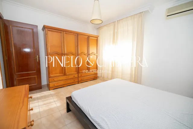 Piso en venta con terraza y ascensor en calle madrid — 47