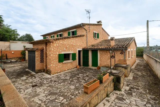 Finca mallorquina con carácter, jardín mediterráneo y vistas a la Serra de Tramuntana · Biniali — 45