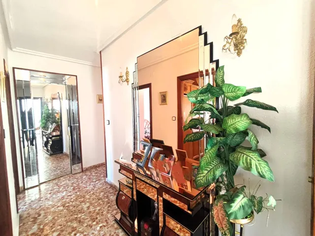 CASA EN ELDA CON GRAN GARAJE Y LOCAL Y DOS PLANTAS CON TERRA - foto 5