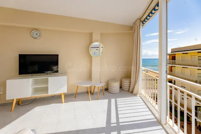 LUMINOSO APARTAMENTO CON VISTAS AL MAR A LA PLAYA DE DAIMÚS. — 3