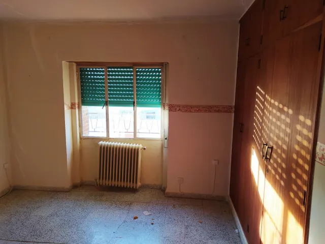Piso con un bajo hecho vivienda y garaje. — 16