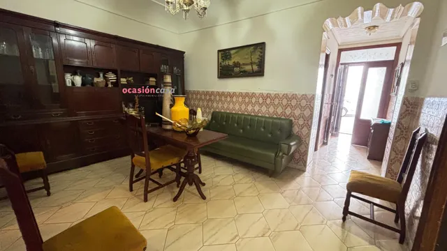 CASA CON PATIO Y COCHERA A LA VENTA — 11