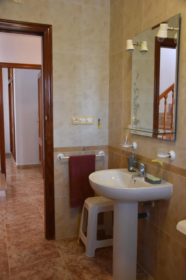 Fantastico adosado con plaza de garaje, trastero y piscina comunitaria — 33