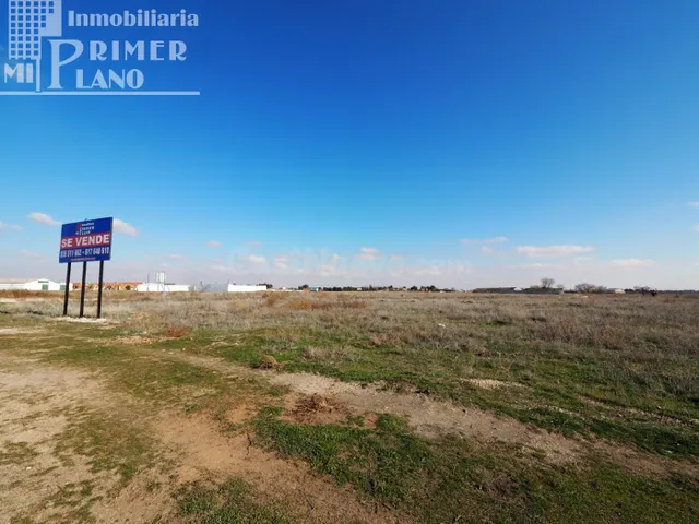 *¡OFERTA! Solar de 2407 m2 en la zona de Juan Carlos I* - foto 5