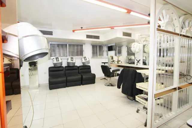 Espléndido local comercial próximo a La Campana — 3