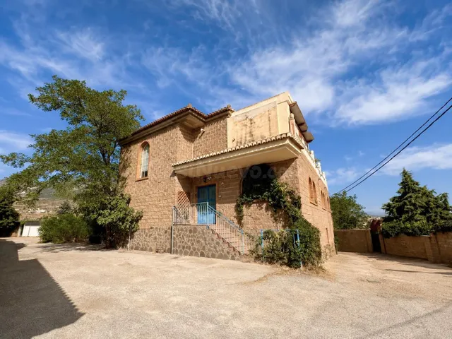 CASA CON MÚLTIPLES POSIBILIDADES EN DÚRCAL — 2