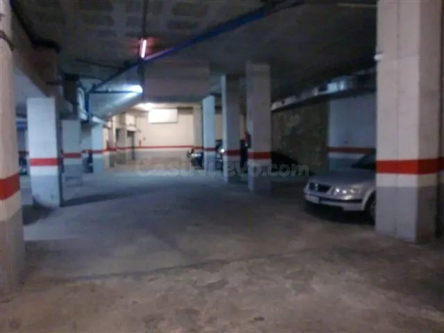 Parking de moto 2m² en alquiler - Sant Narcís - Pl. Europa - foto 3