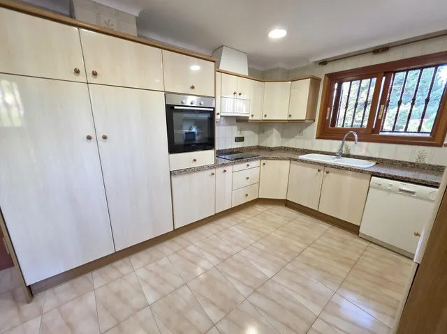 Villa en Gran Avenida de Benicàssim. Cerca del pueblo y de la playa del Voramar. 1700 m2 de parcela, — 13