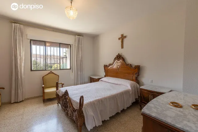 EXCEPCIONAL OPORTUNIDAD EN PLENO CENTRO DE HUÉTOR VEGA — 45