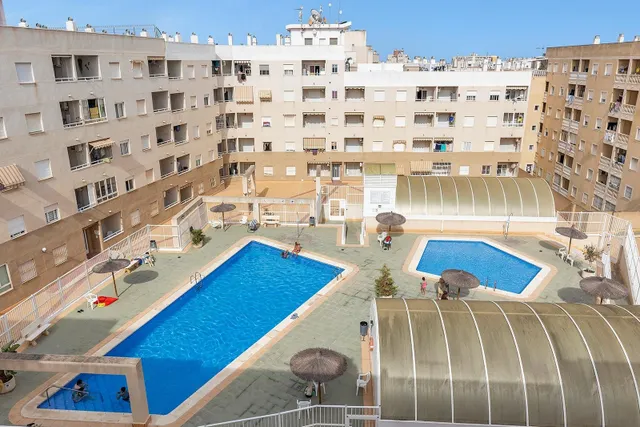 Estudio en Torrevieja con piscina comunitaria
