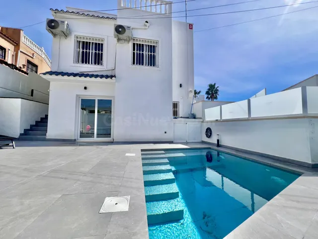 Villa de 5 dormitorios y 4 baños en San Miguel de Salinas (Alicante) — 26