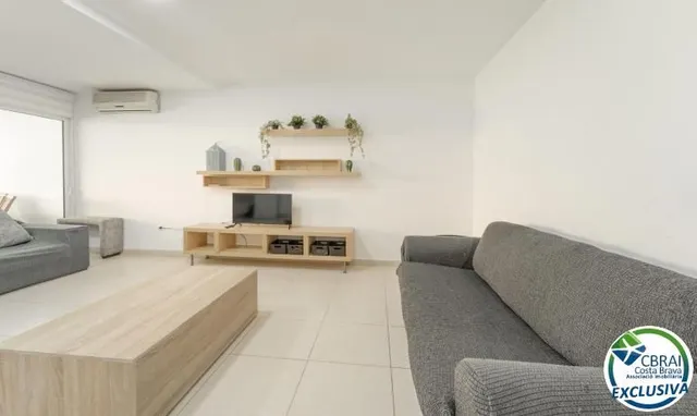 Moderno apartamento en planta baja en complejo residencial con zonas ajardinadas y piscina comunitaria — 9