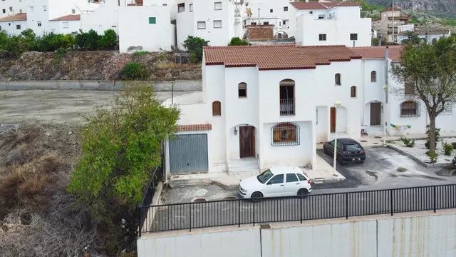 CASA AMPLIA Y CÓMODA EN URRACAL - foto 5