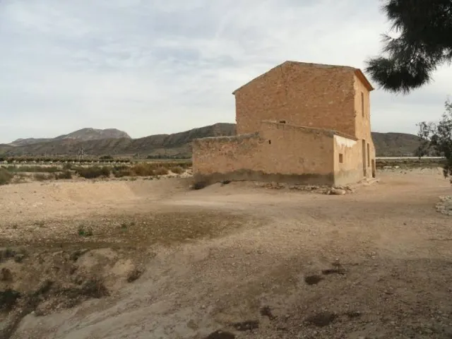 CASA DE CAMPO CON TERRENO ZONA INDUSTRIAL — 5