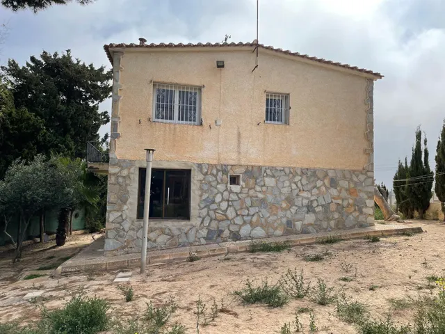 Casa con parcela en Los Balcones, Torrevieja. 5 dormitorios, 2 baños — 8