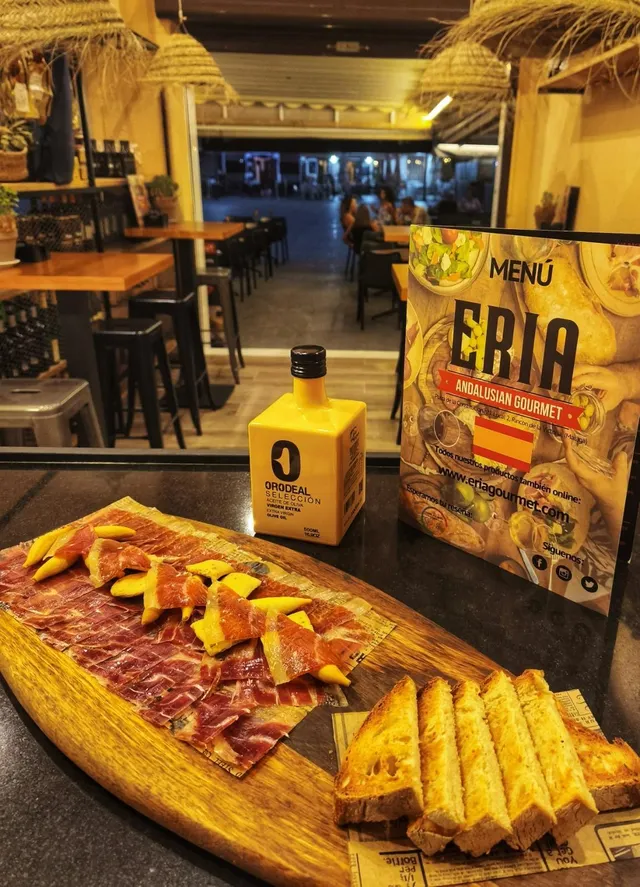 SE TRASPASA BAR FUNCIONANDO EN PLAZA CONSTITUCION — 27