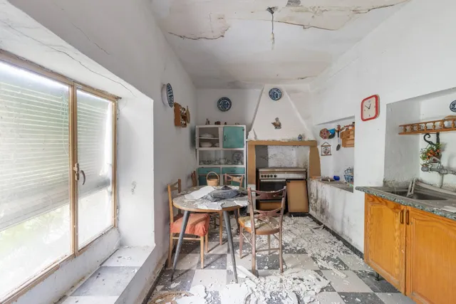 CASA PARA REFORMAR, MÁS TERRENO DE 250M2 — 28
