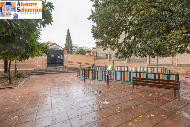 Local comercial en venta en calle agustina de aragón — 24