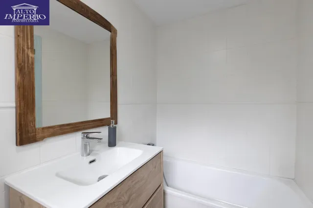 Casa independiente con piscina en La Zubia. — 23