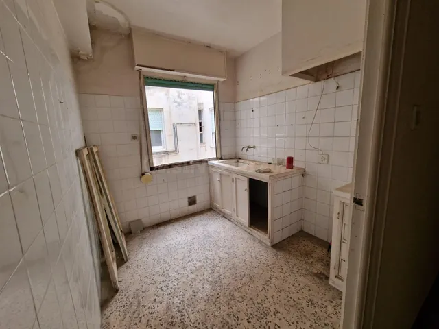 OCASIÓN! VIVIENDA PARA REFORMAR A SU GUSTO A UN PASO DEL CEN - foto 3