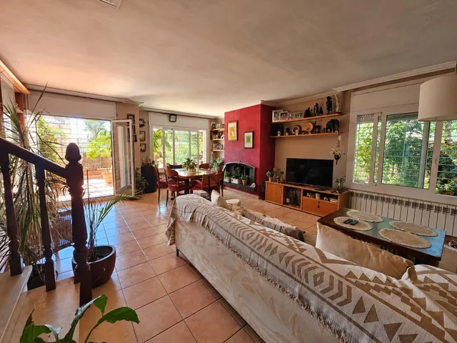 Casa con jardín y piscina en Premià de Dalt — 11