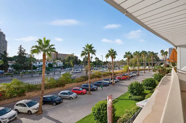 Calidez y Estilo: Tu Nuevo Hogar en Olas de Procusan, Torremolinos — 21