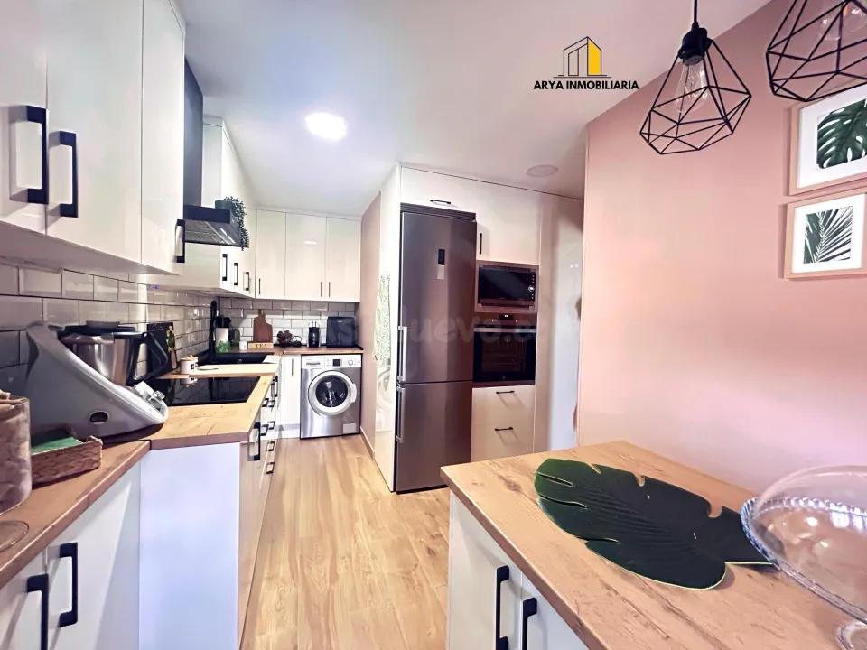 CHALET ADOSADO TOTALMENTE REFORMADO · CALIDAD, LUZ Y CONFORT