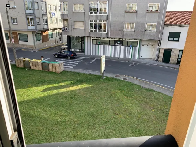 SE VENDE O ALQUILA ENTREPLANTA COMERCIAL EN RIANXO — 9