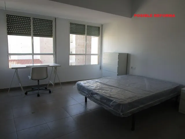 Piso céntrico en Castellón con gran potencial de reforma — 13