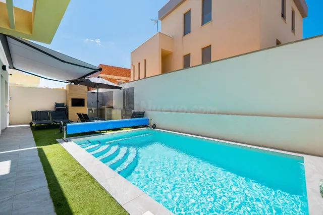 VILLA INDEPENDIENTE CON PISCINA PRIVADA CLIMATIZADA, PLACAS  - foto 3