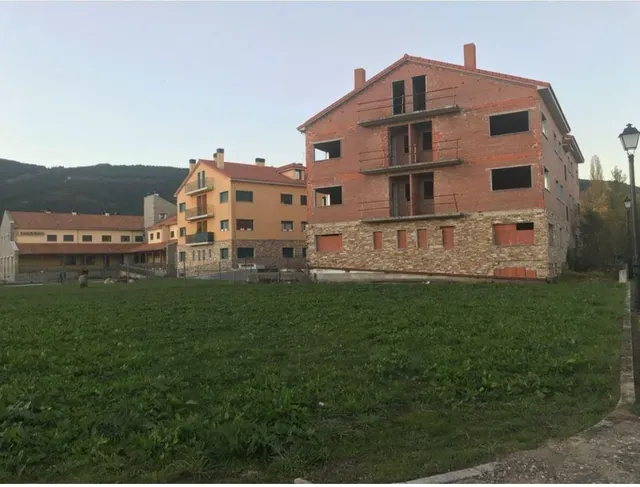 EDIFICIO EN construcción EN BOÑAR — 4