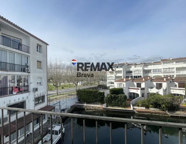 Empuriabrava | Apartamento luminoso con balcón y vistas al c - foto 4