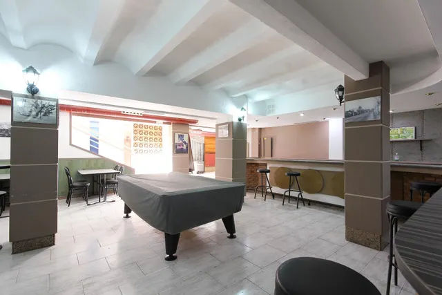 AMPLIO LOCAL EN ST ANDREU DE LA BARCA — 5