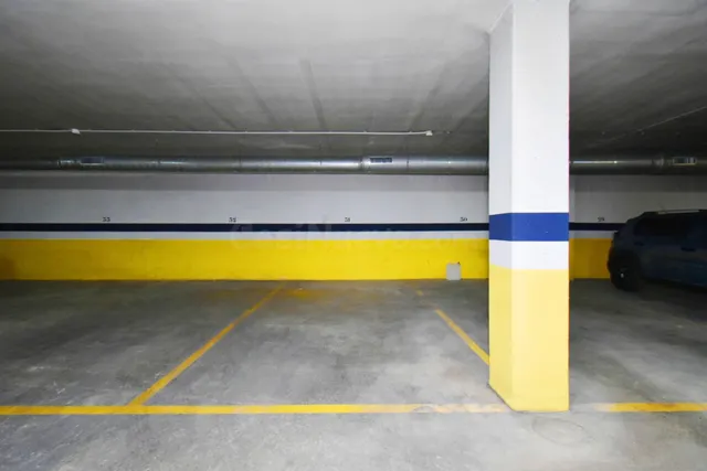 GARAJE EN ALQUILER A 7 MINUTOS DEL AYUNTAMIENTO - foto 2