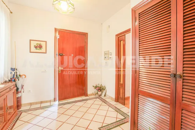 Exclusiva villa de lujo en Simón Verde: 1.150 m2 de parcela privada, gran piscina y bodega, a un paso de Sevilla. — 17