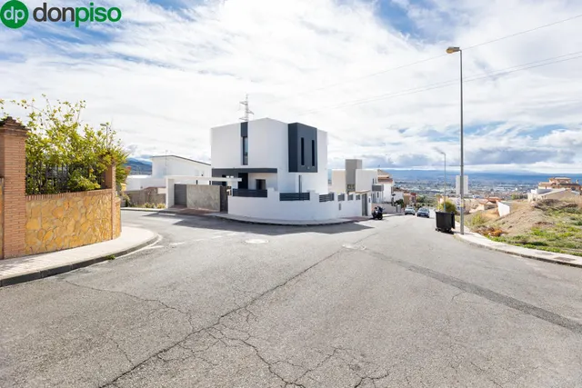 TERRENO A LA VENTA EN PELIGROS — 12