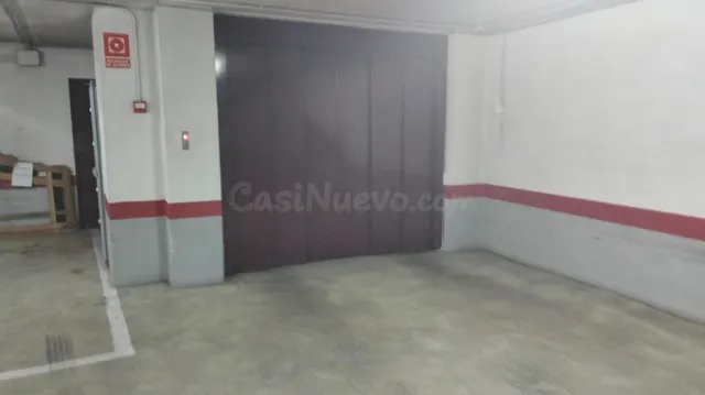 En venta plaza de parking en Calle Ramón y Cajal - foto 2