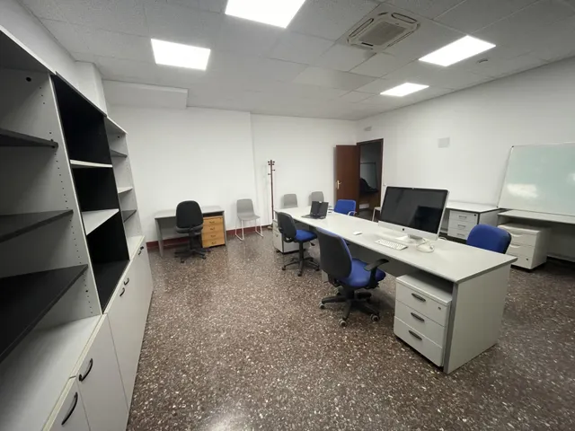 LOCAL COMERCIAL A ROQUETES DE 195m2 — 17