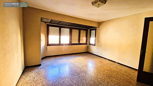 PISO GRANDE MUY CENTRICO PARA REFORMAR — 5