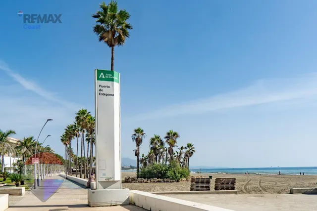 Dos apartamentos en uno, con espectaculares vistas al mar, junto al puerto deportivo de Estepona — 44