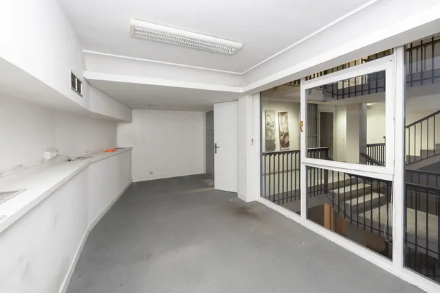 Local comercial con casi 1000 m2 en plena Gran via de Granada. Oportunidad única y exclusiva — 13