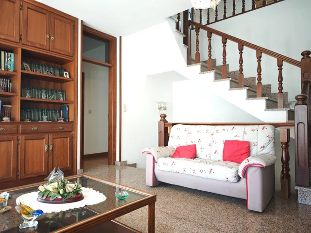 CHALET en perfecto estado conservación, con gran FINCA y a diez minutos del CENTRO de Santiago. — 32