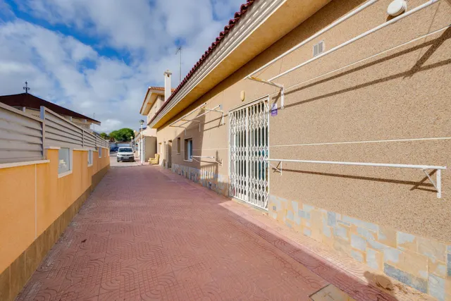 Local Comercial a la venta en Doña Pepa, ciudad Quesada — 23