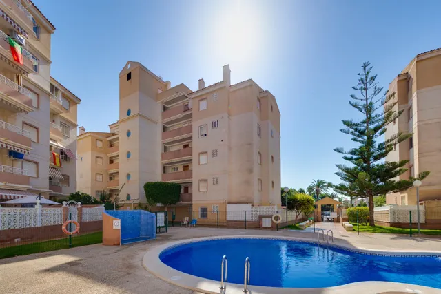 Apartamento de dos dormitorios en residencial con piscina comunitaria — 30