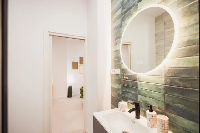 Tu refugio de diseño en el corazón de Granada: Estilo, practicidad y comodidad a pie de calle. — 12