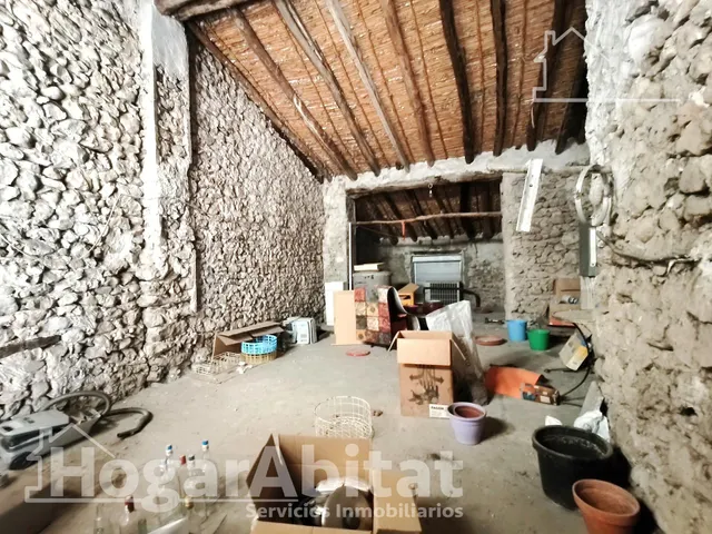 ¡PERFECTO PARA INVERTIR! CASA LUMINOSA Y ESQUINERA, CON LOCAL COMERCIAL — 30