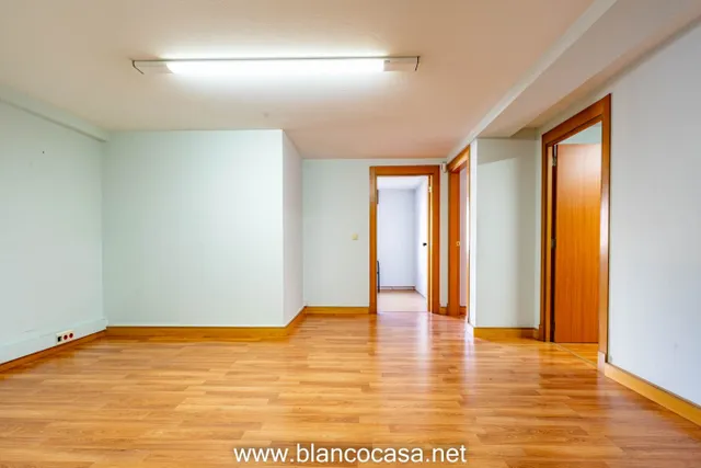 Entreplanta en venta ó alquiler C/Barcelona (Carballo) — 10