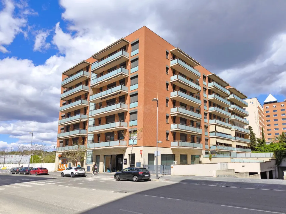 Tu nuevo hogar en Tarragona te espera: amplio, luminoso, con terraza y piscina!
