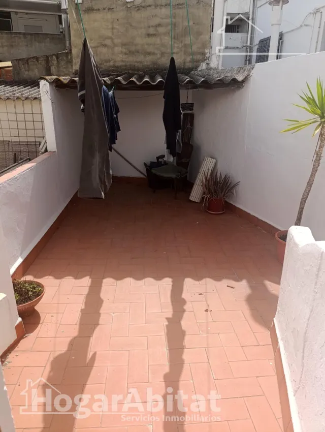 ACOGEDORA CASA CON 4 DORMITORIOS Y VISTAS AL CASTILLO — 23