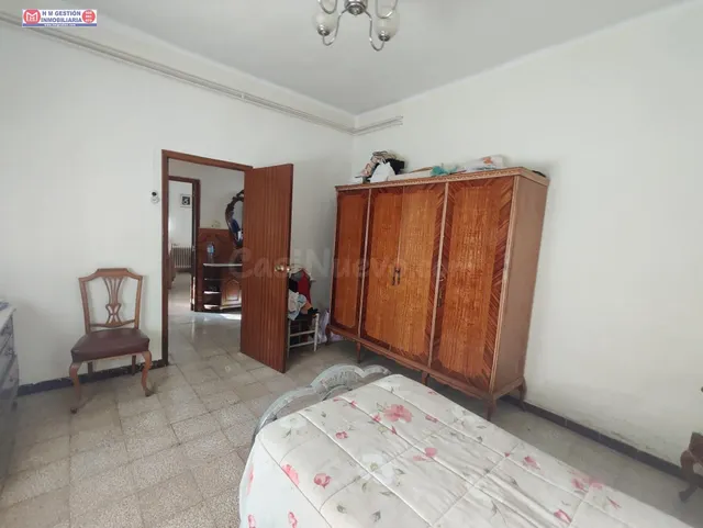 CASA CON 45 METROS DE FACHADA A 3 CALLES Y AMPLIA PARCELA EN - foto 4